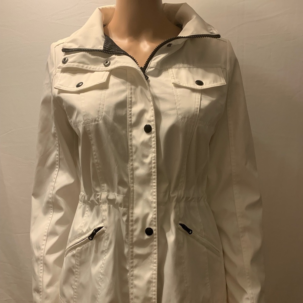 Guess Women’s Jacket Size Small New White